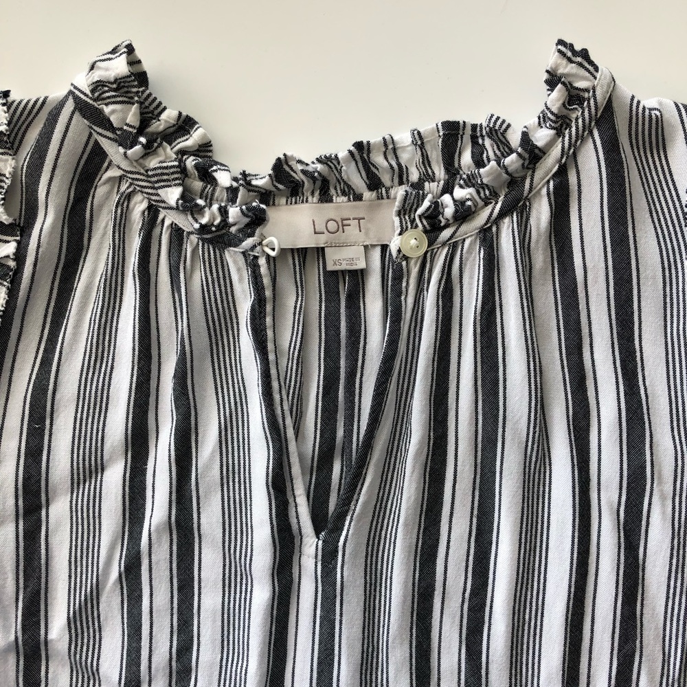NWOT Loft Ruffle Shoulder V-neck Keyhole Blouse - Picture 3 of 5